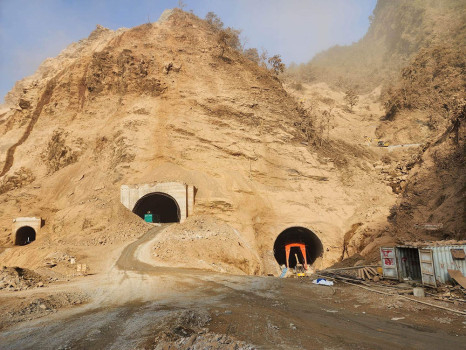 छेडियो सात सय मिटरको सुरुङ